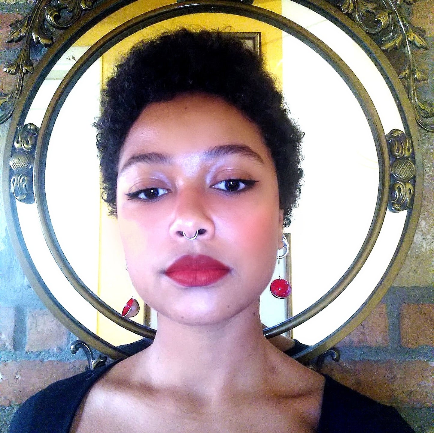 Orecchini pendenti rosso fuoco