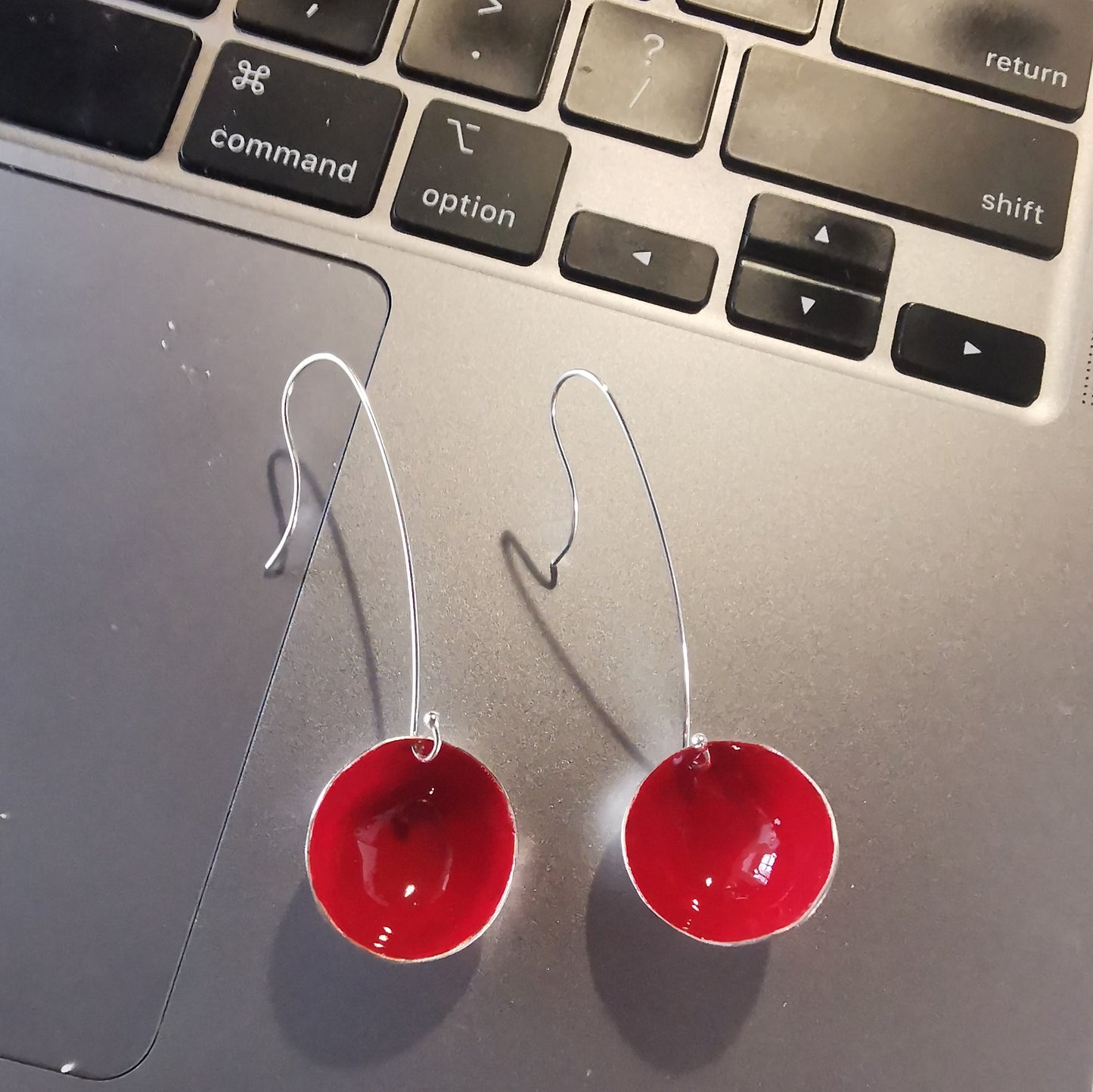 Orecchini pendenti rosso fuoco