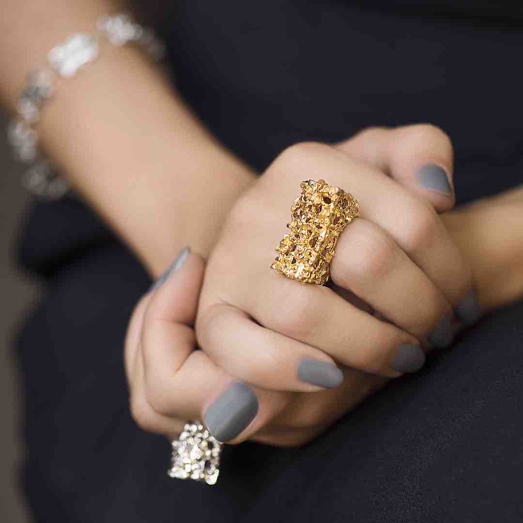 Anello, "Holes in my soul"