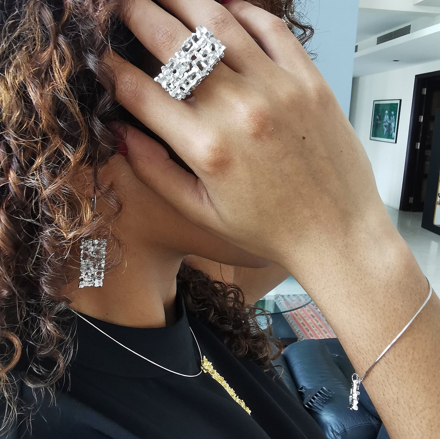 Anello, "Holes in my soul"