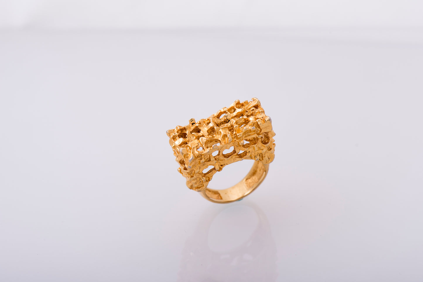 Anello, "Holes in my soul"