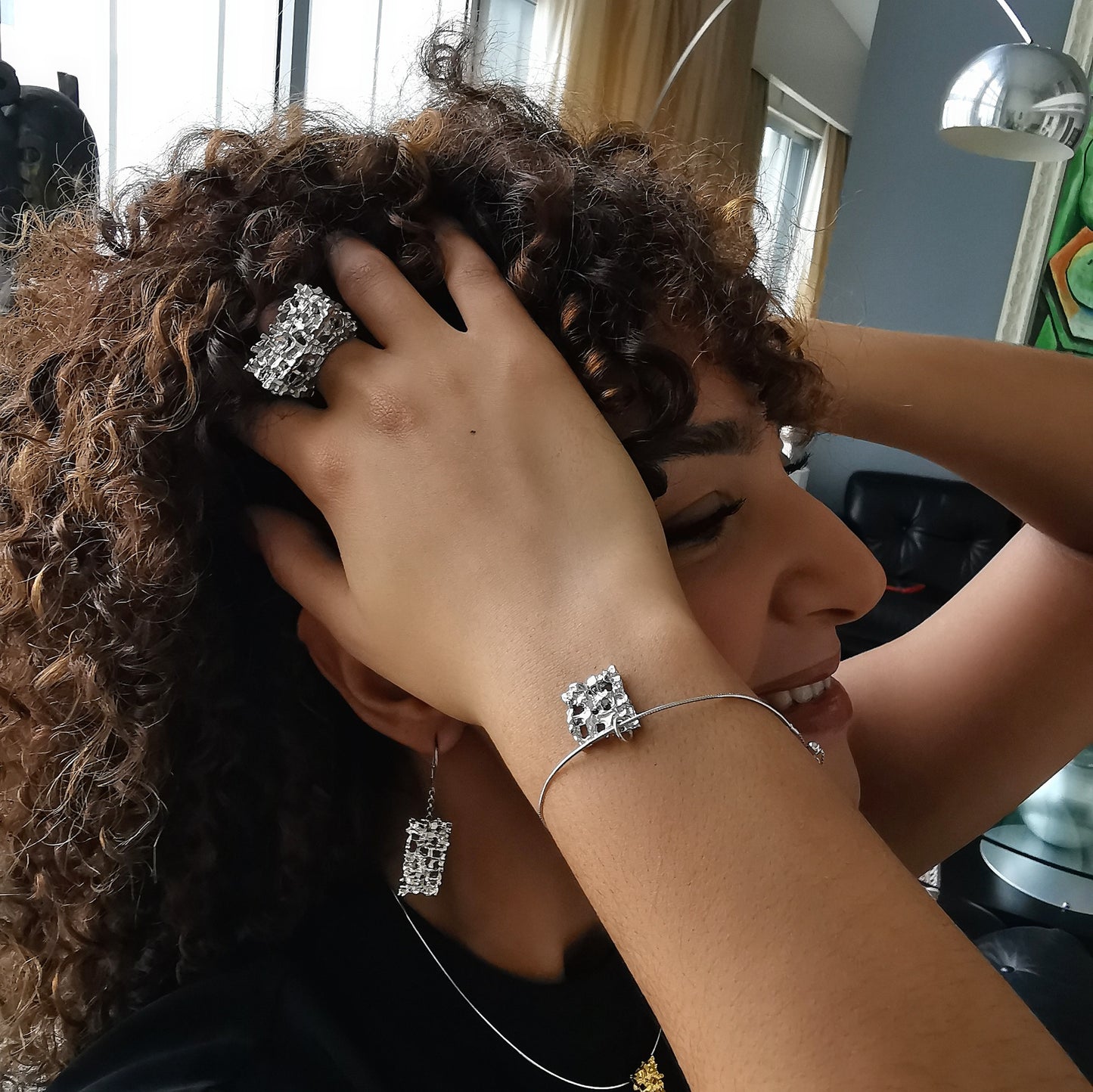 Anello, "Holes in my soul"