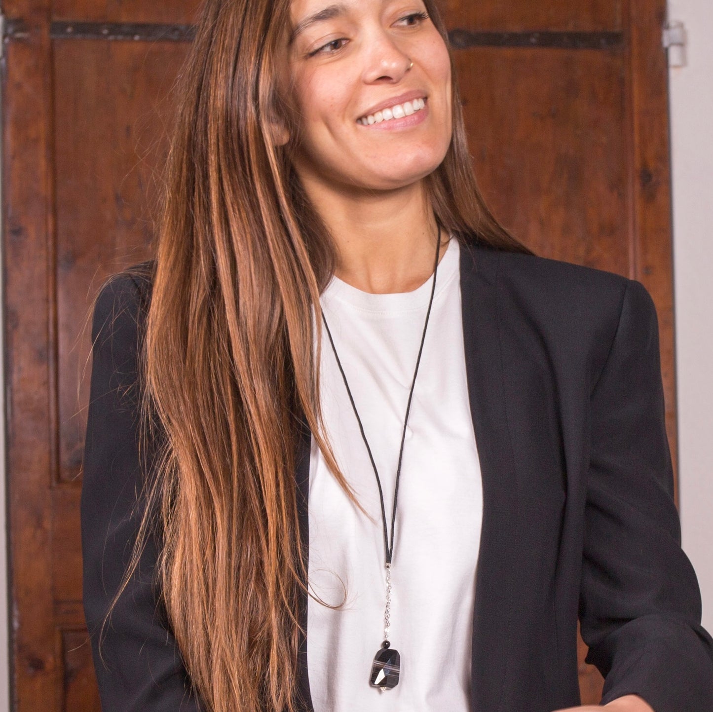 Collana con giada nera e pendente in agata striata
