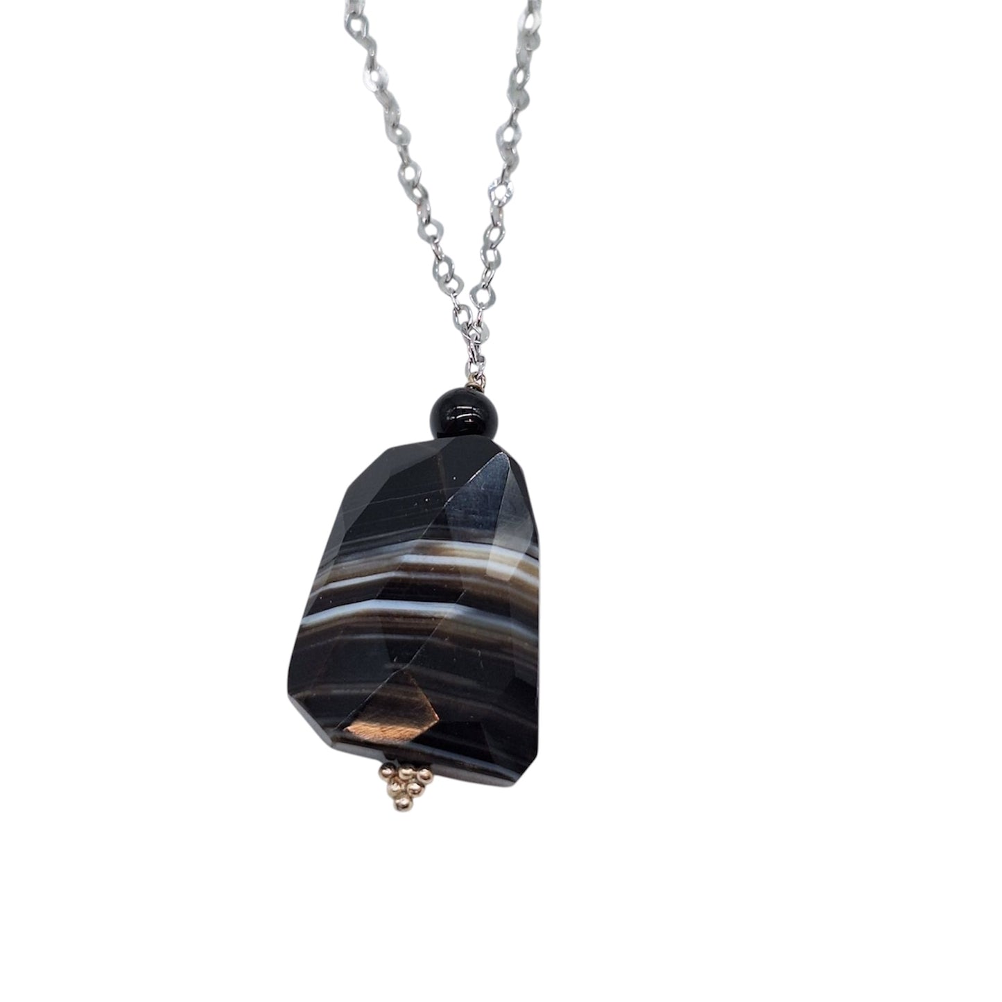 Collana con giada nera e pendente in agata striata